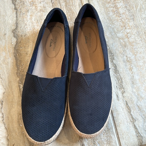 Clark’s Navy Blue Sz 9 Slip On Shoes - Picture 2 of 6